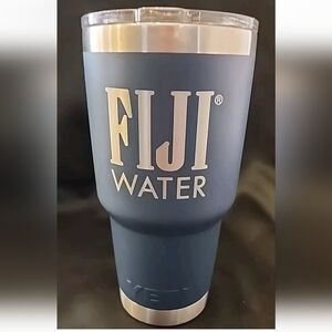 YETI Fuji Water Rambler 30 oz Stainless Steel Vacuum Insulated Tumbler Navy